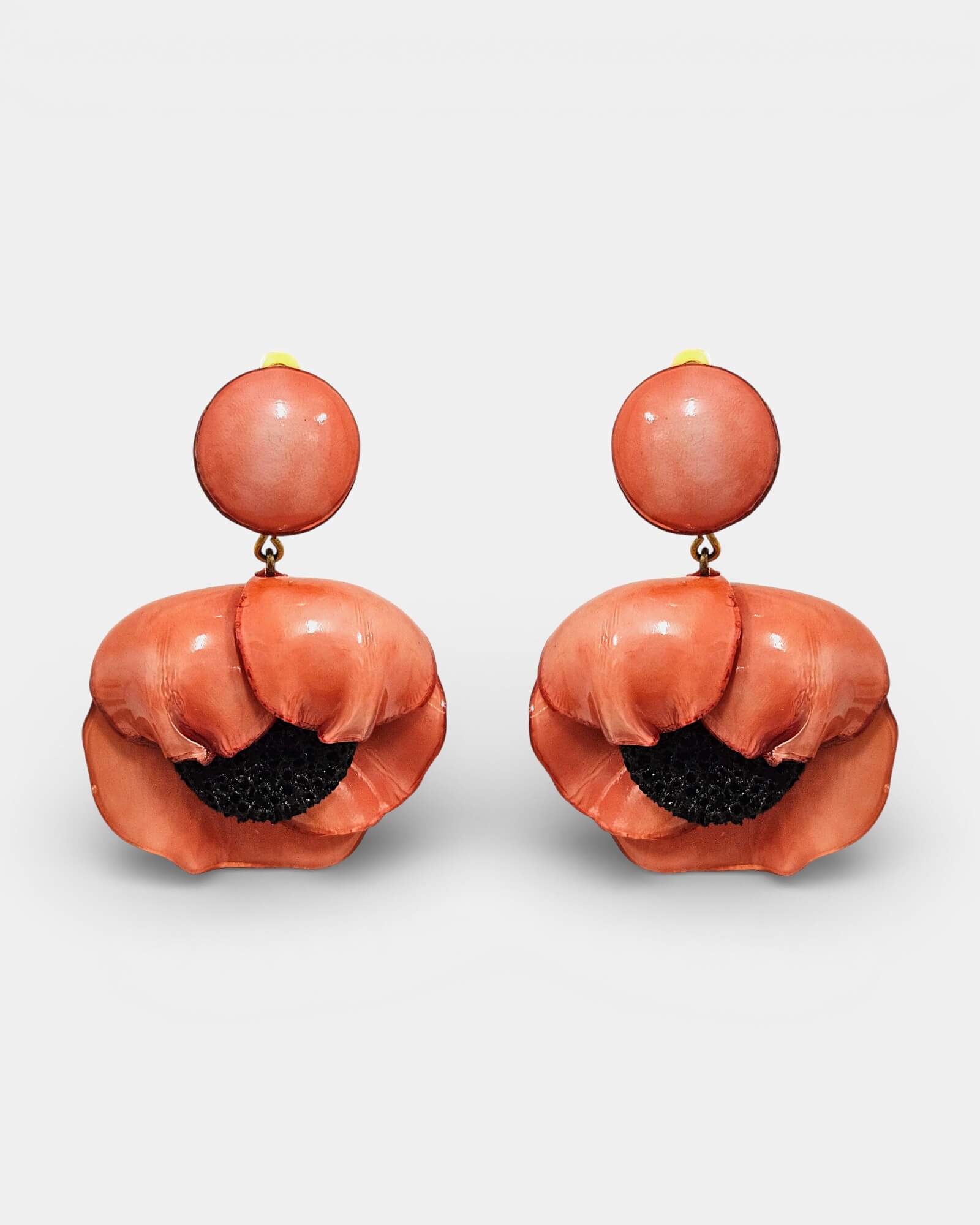 Pendientes de amapola esmaltados en salmón, diseño floral, joyería Sanci elegante