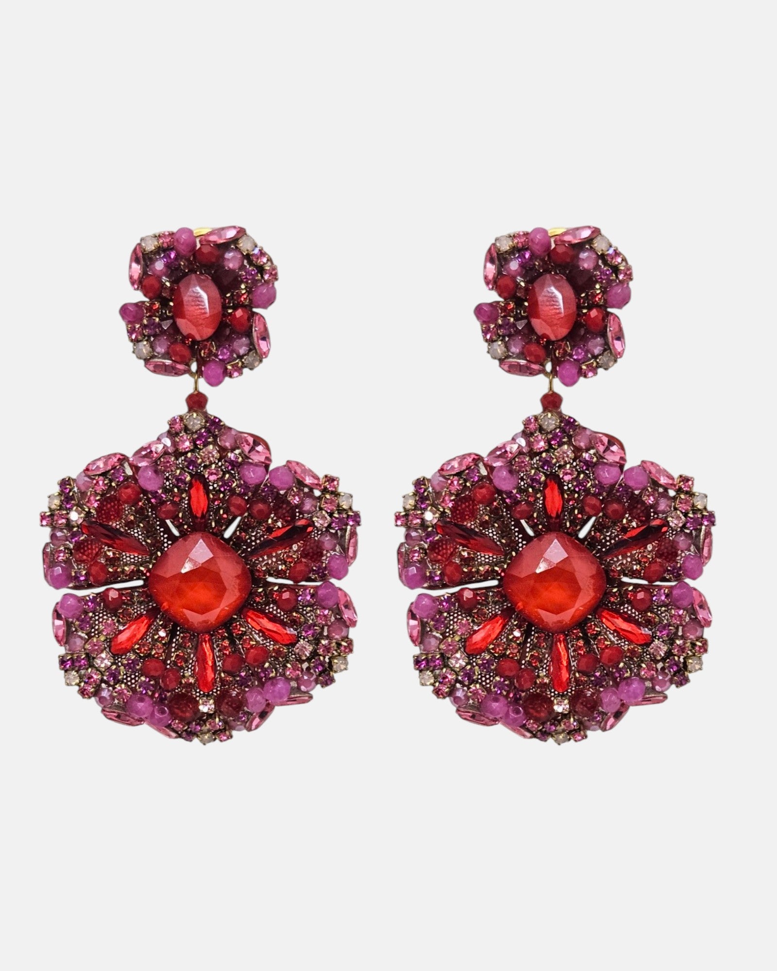 Par de pendientes grandes de fiesta Dublos con flor calada de cristales rojo rubí y buganvilla