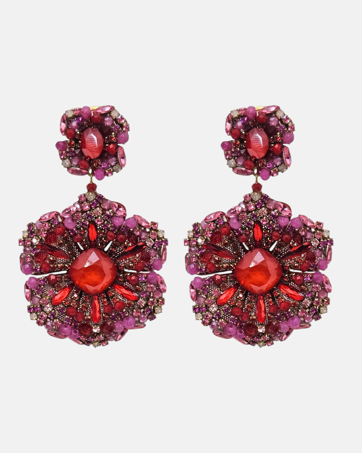 Par de pendientes grandes de fiesta Dublos con flor calada de cristales rojo rubí y buganvilla