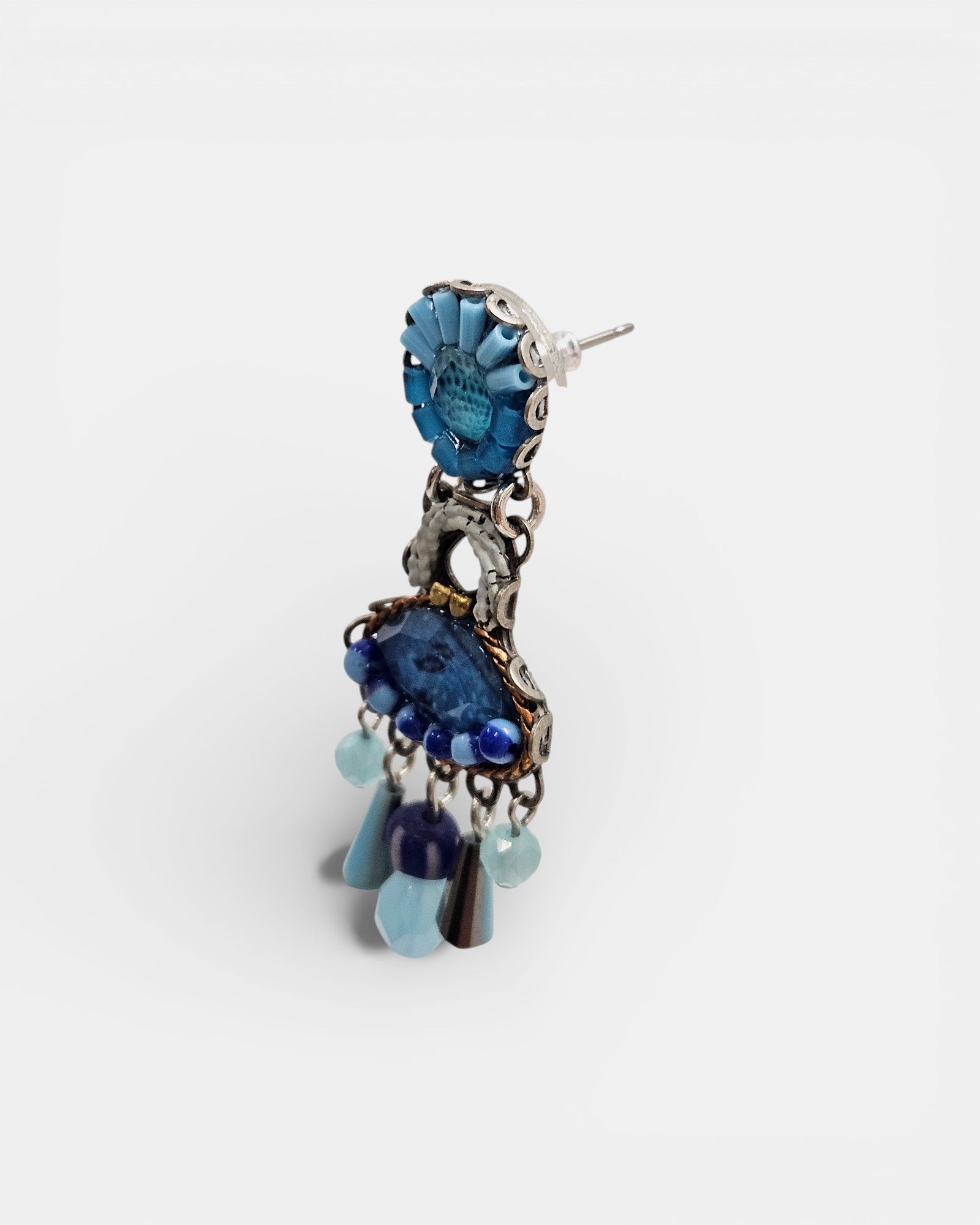 Detalle del cierre de perno y la estructura lateral de los pendientes Horizon.