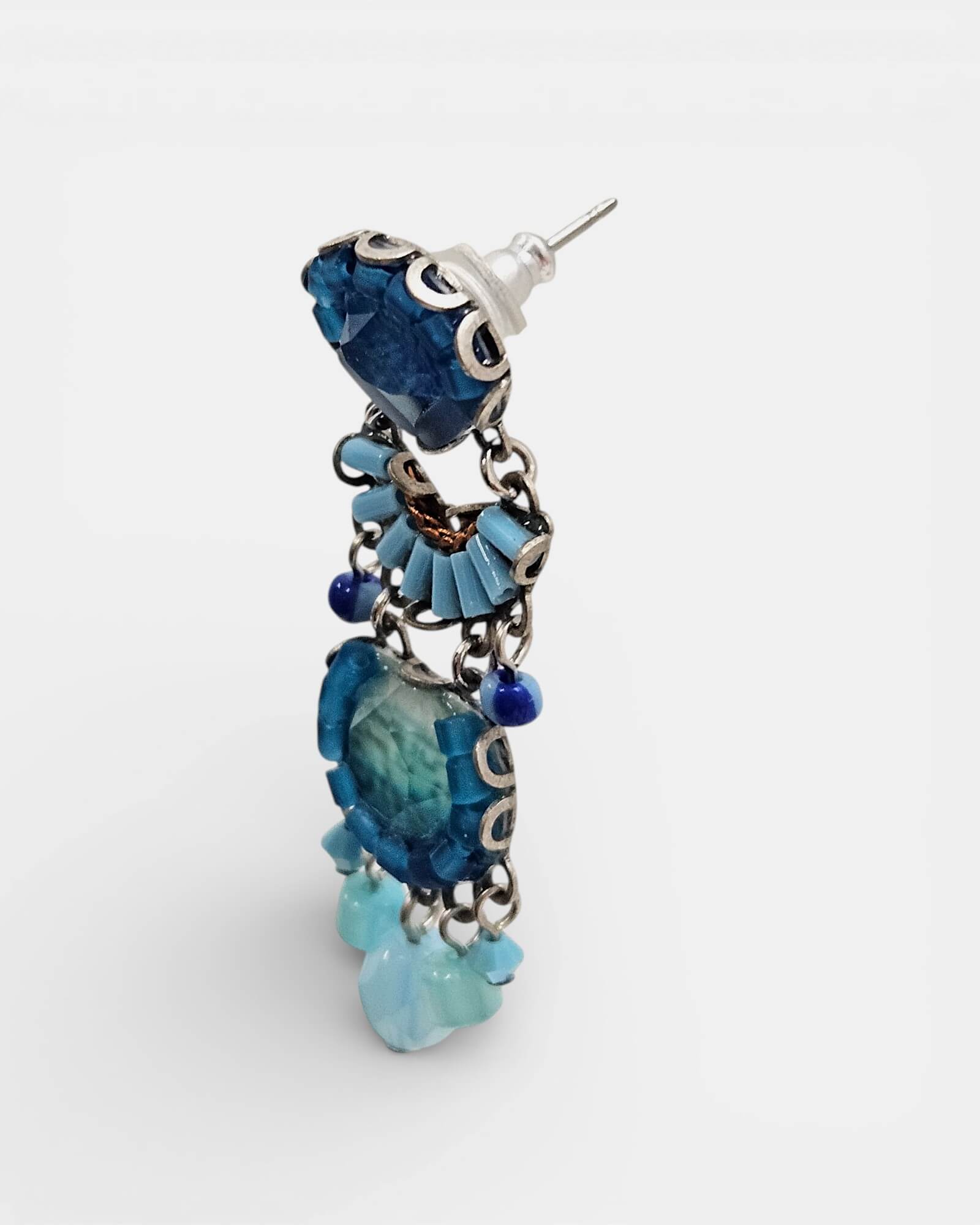 Detalle del cierre de perno y la estructura lateral de los pendientes Estival.